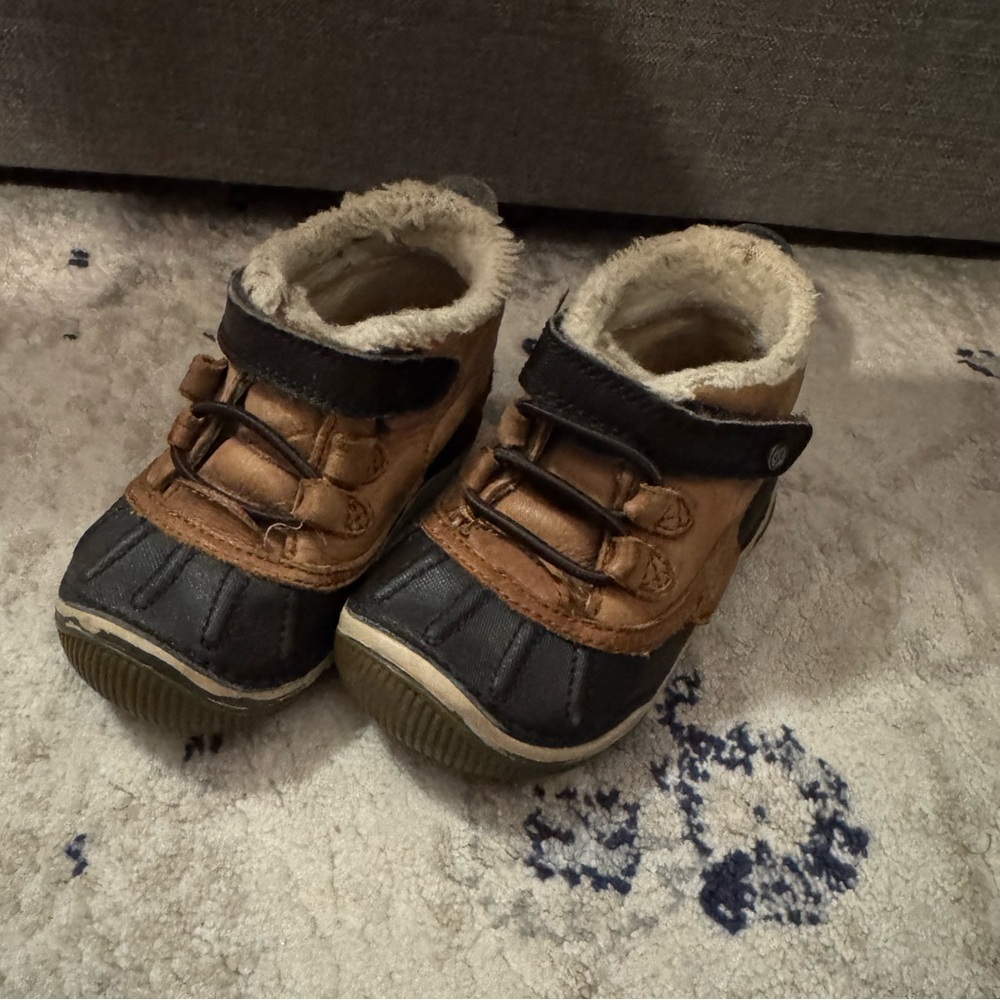 Toddler boots- Stride Rite- Gulliver/ brown, black/ play